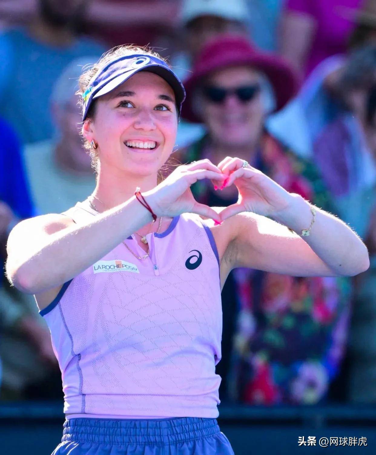 澳大利亚女子足球明星获得年度MVP奖 澳大利亚女子足球明星获得年度MVP奖