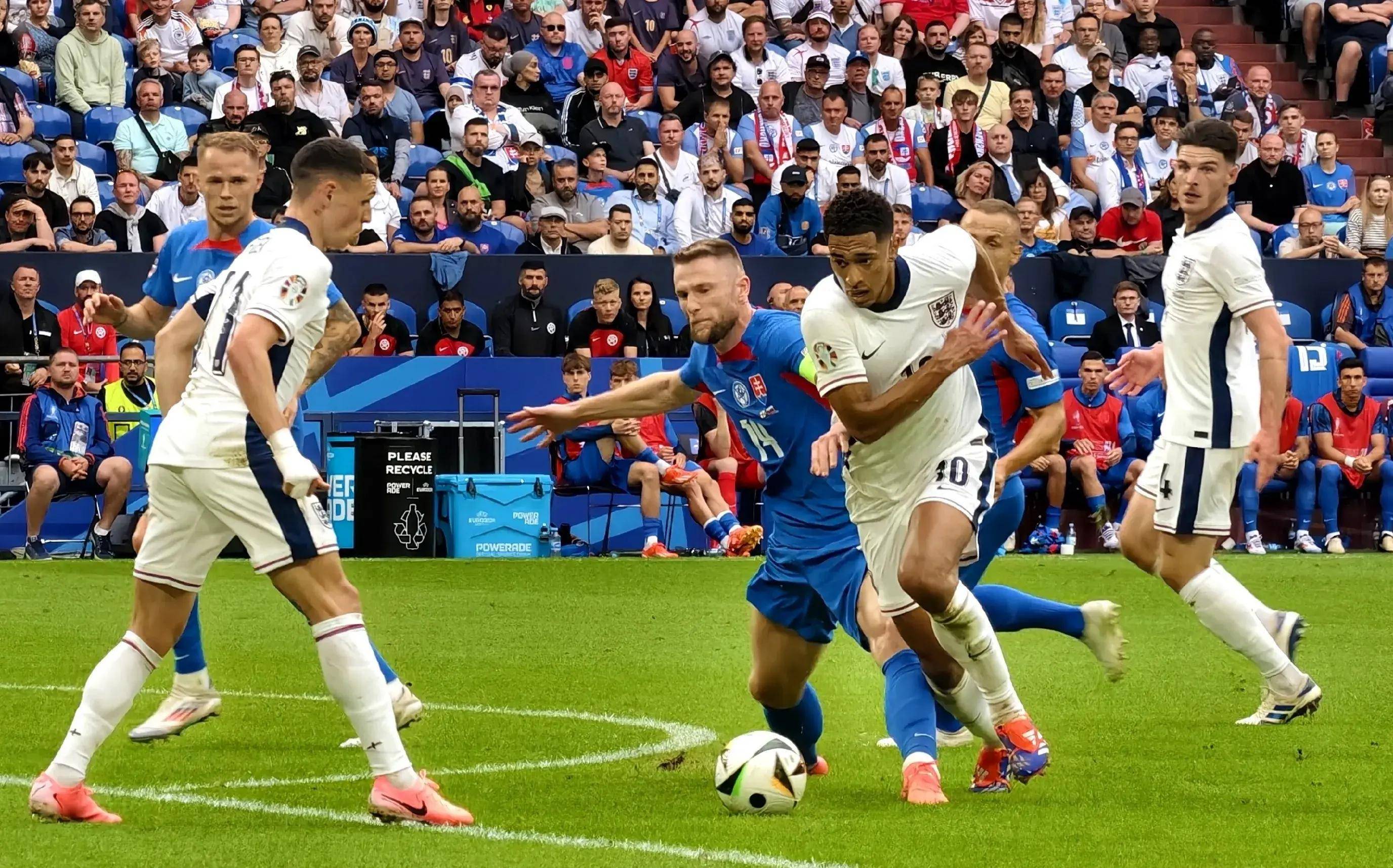 欧洲赛场：西班牙战胜瑞士，提前晋级淘汰赛阶段的简单介绍