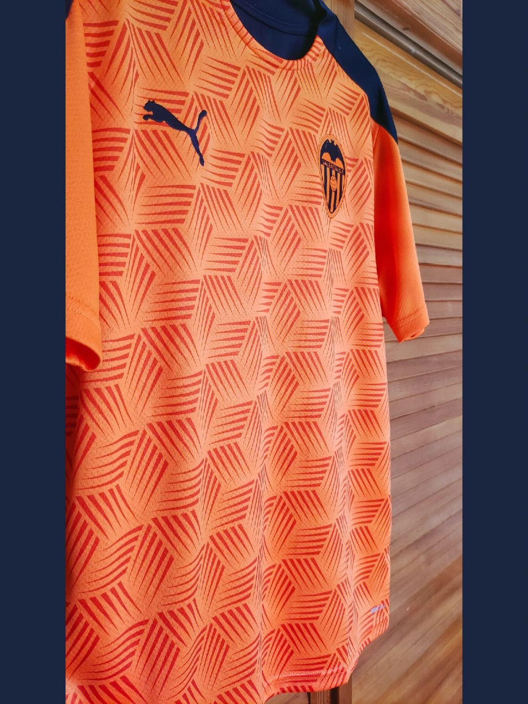 瓦伦西亚客场背水一战,面对巨头压力 瓦伦西亚客场背水一战,面对巨头压力