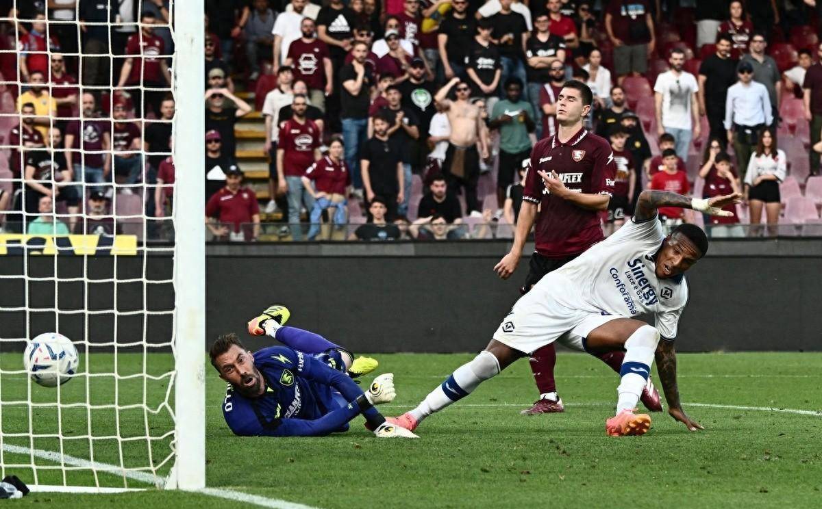 B体育网页版入口-包含阿贾克斯对决国米，战术各显神通的词条