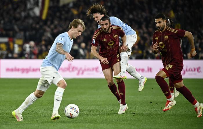 罗马队在意大利足球联赛中脱颖而出 罗马队在意大利足球联赛中脱颖而出