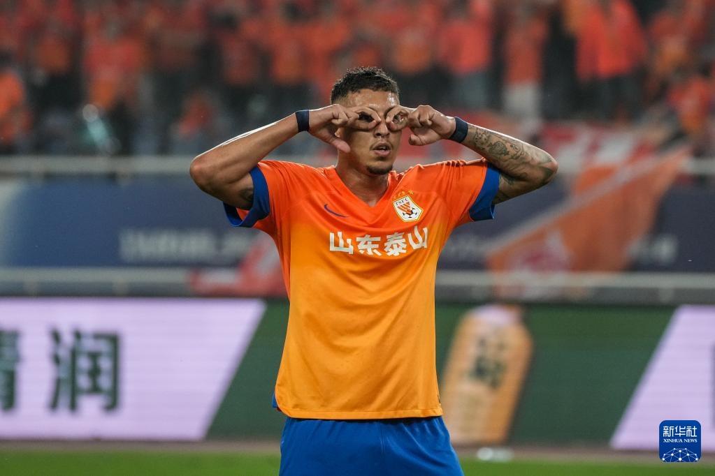 鲁能遭遇惨败,球迷心情跌宕起伏的简单介绍 鲁能遭遇惨败,球迷心情跌宕起伏的简单介绍