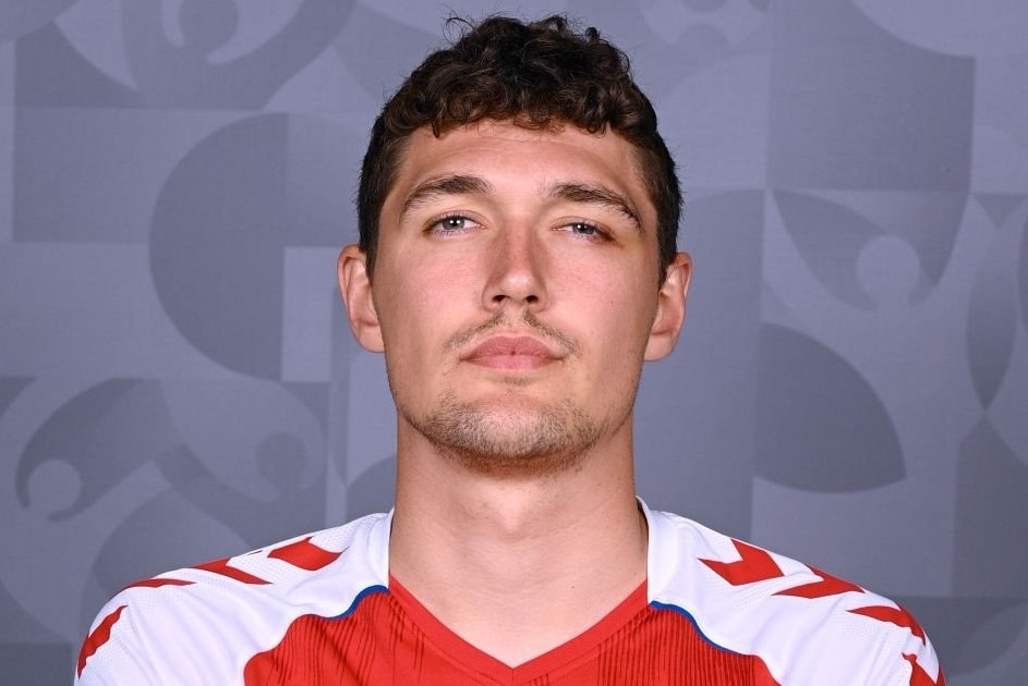 B体育网站-切尔西球员克里斯滕森突然因伤离场的简单介绍