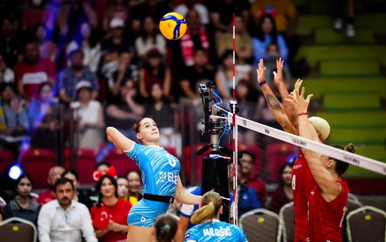 美国女排夺得半决赛席位，迎来挑战