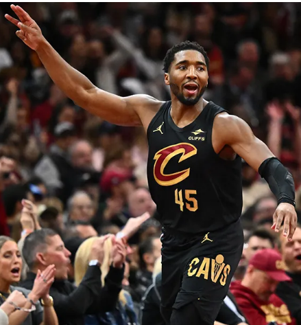 骑士开局10连胜!詹姆斯稳定发挥成为球队不可或缺的支柱 骑士开局10连胜!詹姆斯稳定发挥成为球队不可或缺的支柱