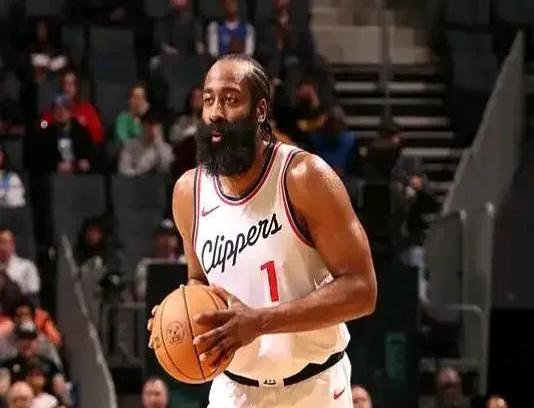 尼克斯队在加时赛中赢下黄蜂队,晋级领先 尼克斯队在加时赛中赢下黄蜂队,晋级领先